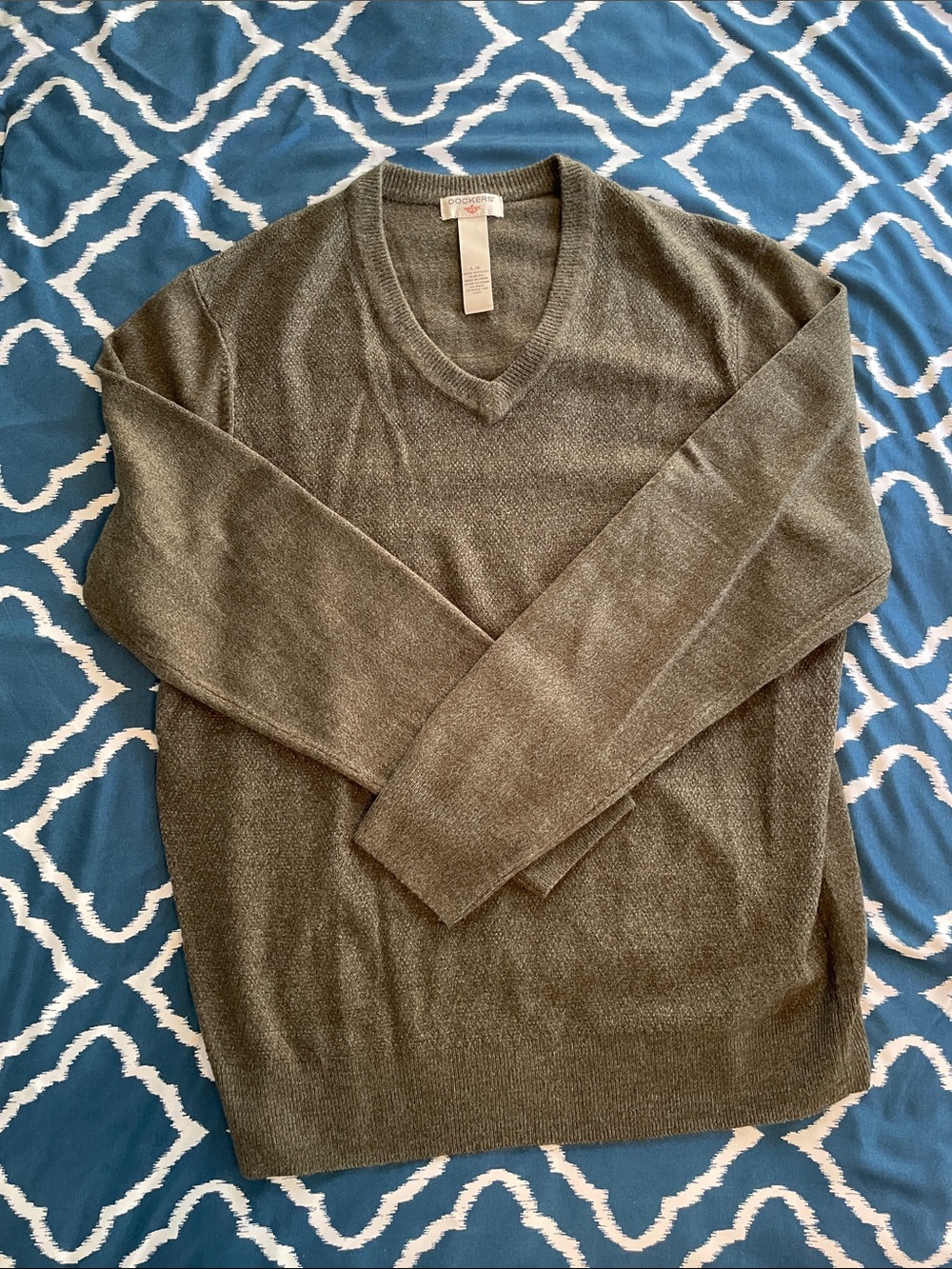 Dockers Men's V-Neck Sweater in Olive